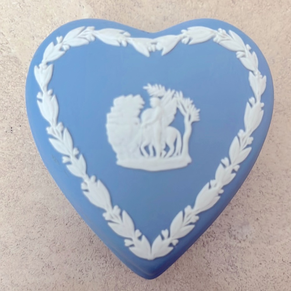 Vintage Wedgewood Porcelain Heart ring box